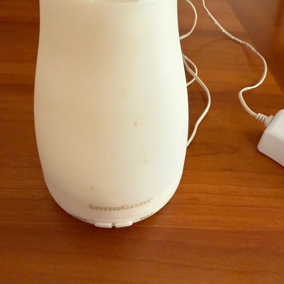 InnoGear White Essential Oil Diffuser - Picture 1 of 4